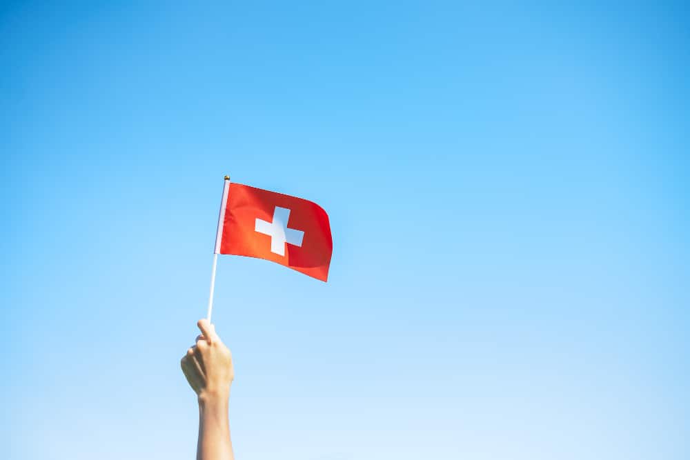 Drapeau Suisse, production et distillerie d'huiles Essentielles en Suisse