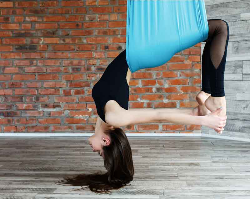 figure yoga aerien